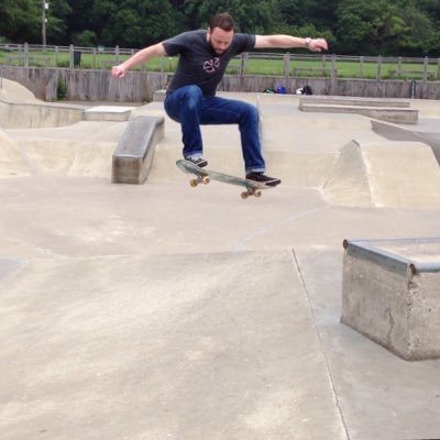 Peterborough United fan 🎩exiled in the west of Ireland 🇮🇪 . Old school hip hop , PEace,punk rock 🎸, middle aged shred (80s/90s sk8er) 🛹 #skatetwitter