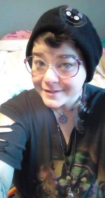 28. bdsm. hippie goth chick. writer and reader. sfw. little jelly Bean.