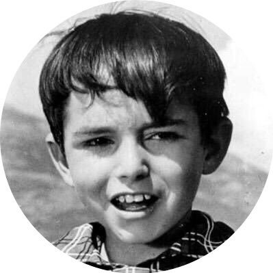 ertarao's profile picture. ¡CATALÁN Y ESPAÑOL POR LA GRACIA DE DIOS! 🇪🇸 Porque han pintao tus orejas, la flor de lirio real. porque te han puesto de seda, hay campanera...