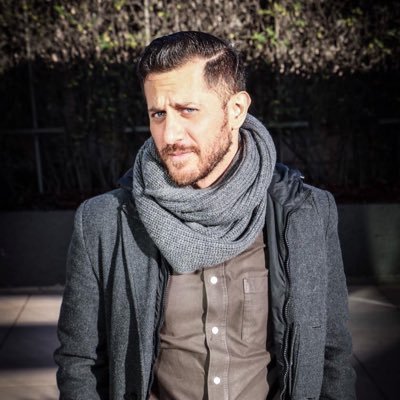 De la primer camada, segundo en la estirpe, el de los ojos inquisidores, criticón y enojón. Antes fui un Jedi. Ya te dije que si soy un ninja!