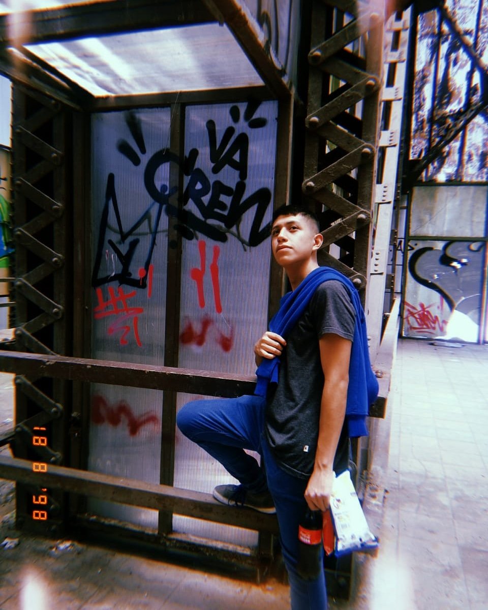 luirias's profile picture. Algo es su manera en que sonríe 
Me atrae como ninguna otra amante...