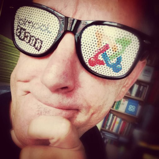 Autor książek i e-booków na temat CMS Joomla!
Prowadzi własną firmę świadczącą usługi związane z tworzeniem oraz administrowaniem witryn opartych o Joomla!