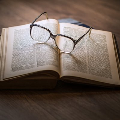 Daniel Sánchez. Estudiante del máster de formación de profesorado. Estudios ingleses. Literatura para los más pensantes. Enjoy the reading!