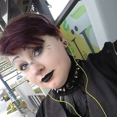 nonbinary queer // Portland-metro arts, music and education news // arts freelancer at @PortlandMercury // 24 years under my belt //