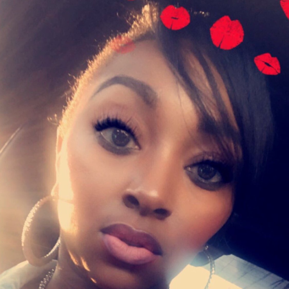 MearMear85's profile picture. Live outside the box but if you are daring enough remove the box and live freely 😎