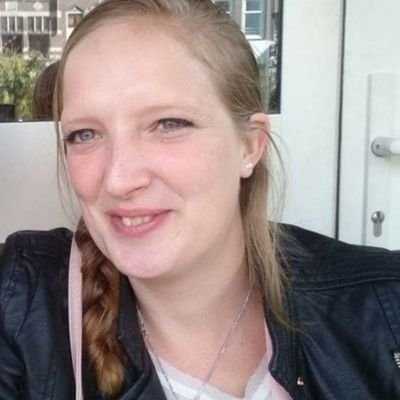 Een Ajax- fan. Cda'er lokaal politiek. Heb een dochter van 16 jaar! En vrijwilliger voor ouderen. Niet alleen zijn voor een middagje.