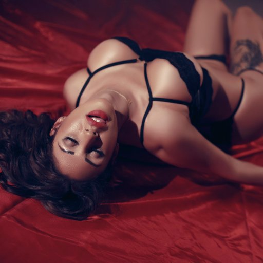18+ only | I'm a crazy woman with who you can have a lot of fun and good laugh #live @Jasmindotcom #CamGirl