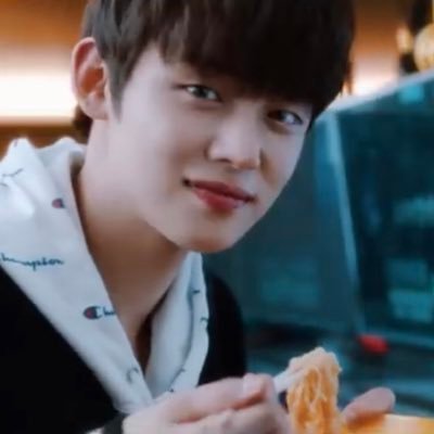 am a fan account and m gonna post the best photos of youjun