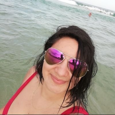 Sil_melga's profile picture. Podrás vivir en el paraíso, pero si no amas nada de ese lugar, entonces será igual que un desierto... cinwololo.