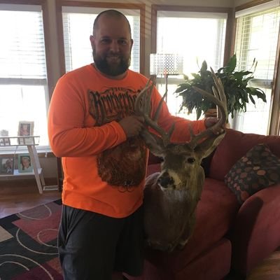 ShawnAtH2O's profile picture. Husband, Daddy, John Deere, hunting, fishing, campfires, camo, Blackhawks, Cubs, Hawkeyes