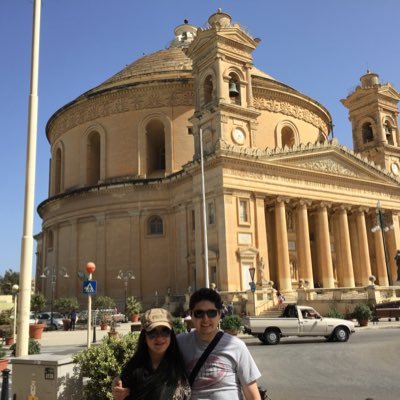 Egresado de la Facultad de Derecho de la UNAM, Mtro. en Derecho por la UP, amante de los deportes, perros y acuarofilia, aficionado de los Pumas y R Madrid.