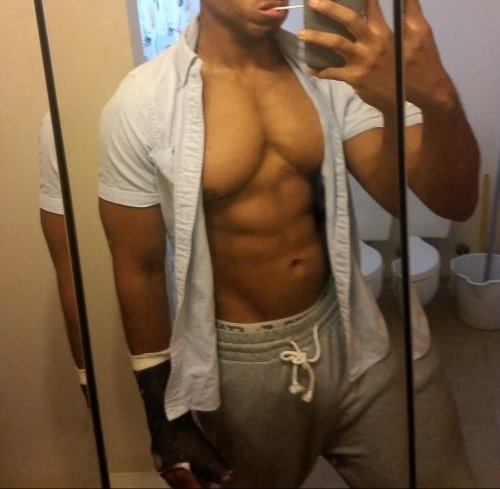 YoungemChirpse's profile picture. where the gyaldem fanny at

#BLM Activist Gang Starrr 🧢👟👊🏽