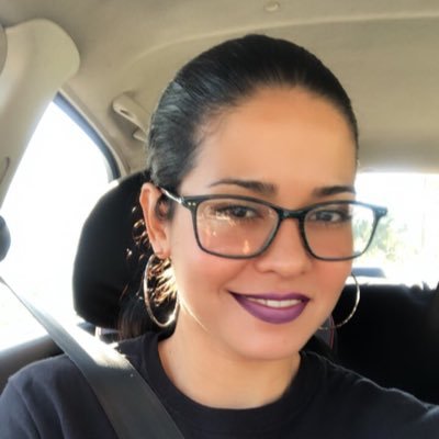 Venezolana. Opositora del Gobierno de Nicolás Maduro. Madre de uno. Comunicadora Social , emprendedora y feliz de no ser una niña normal.