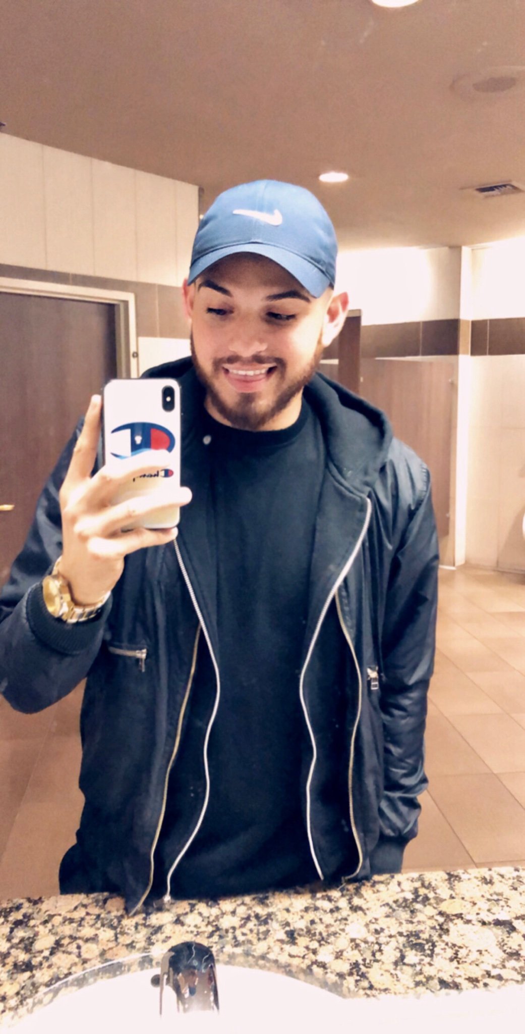 cHeL0o7's profile picture. 