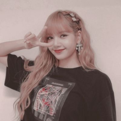 ⠀          ⁽  𝐥𝐚𝐥𝐢𝐜𝐞癩 ／🦊  ⁾ ❛  skilled rapper, powerful main dancer, orange foxy, maknae,  thai princess and barbie of #⃞블랙핑크. also leo & luca's mum.