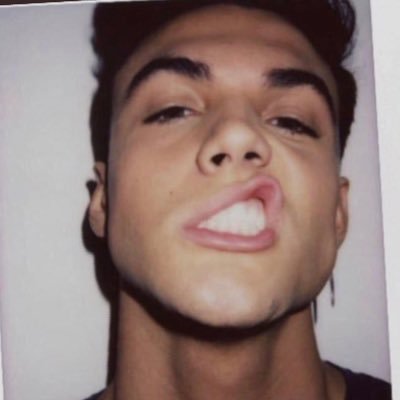 hi um i stan the dolan twins and they have my heart 💘.