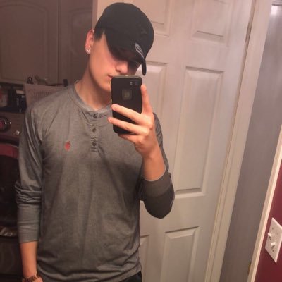 Fortnite player | 200+ wins | Soon to be streamer | 18 | Gt: Covert pX |