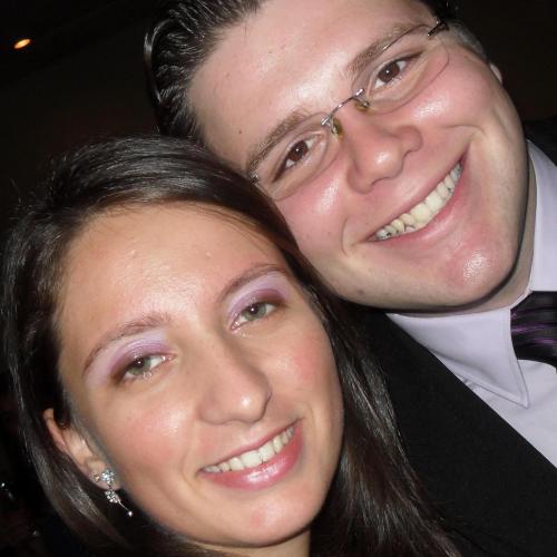 paulacmor's profile picture. Esposa, mãe, advogada, mestre em Direito.   Não é possível se tornar plenamente humano de nenhum outro modo, a não ser deixando-se amar. (Bento XVI)