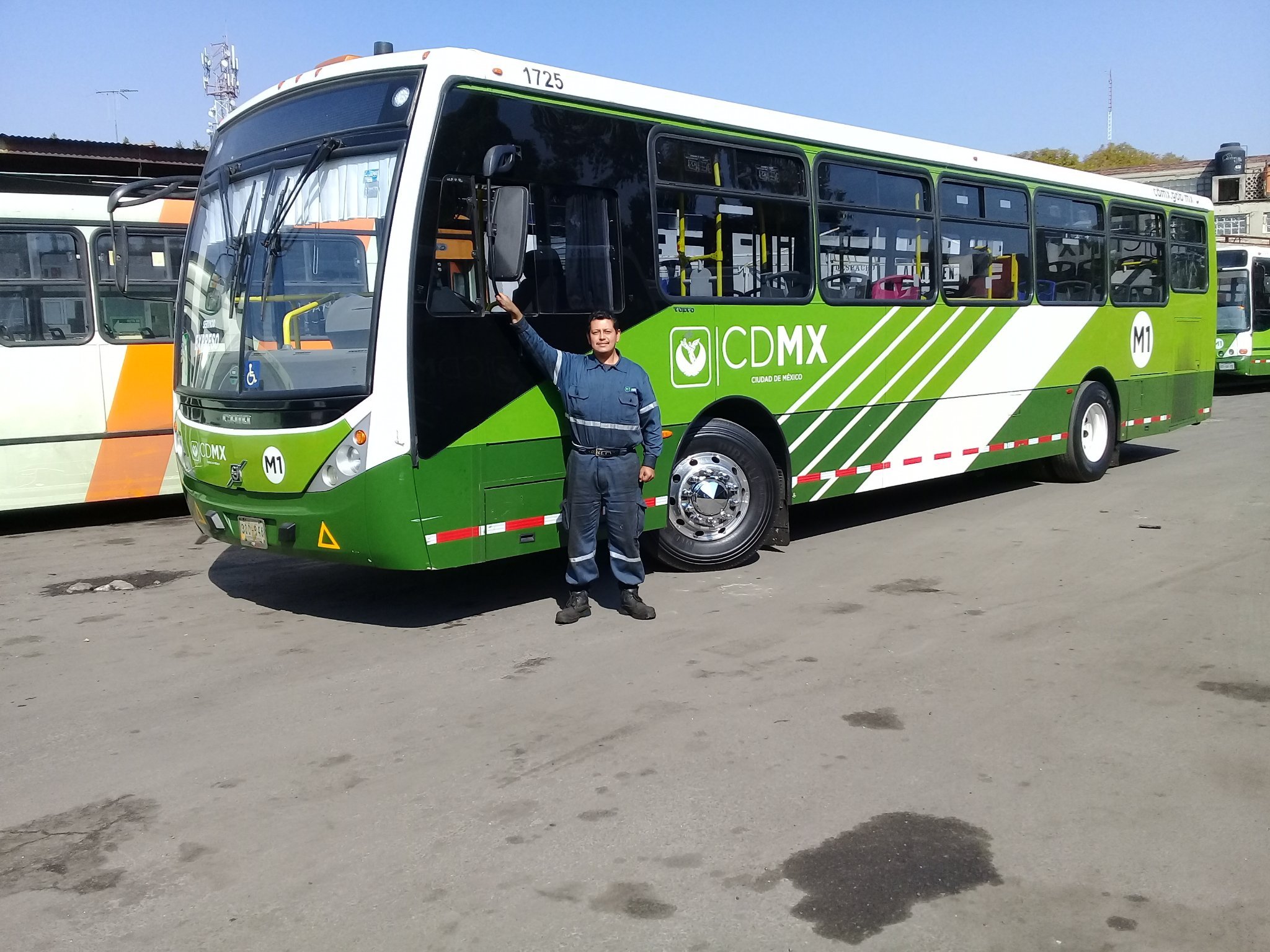 Oficial Mecánico en el Módulo-07 (Palestina) de la Red de Transporte de Pasajeros de la CDMX.