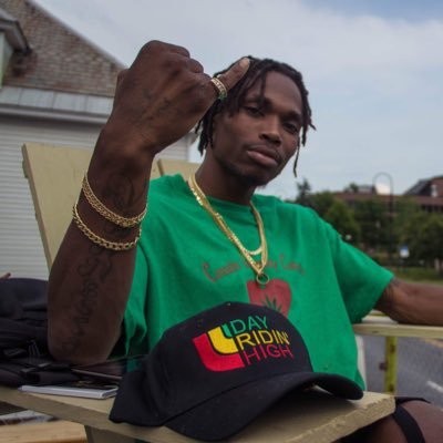 Upcoming Artist Reppin Tampa, Florida🌴 📸Instagram: Realovadeceit 📲 Facebook: Rod Realovadeceit Senter 👻Snapchat: Realovadeceit