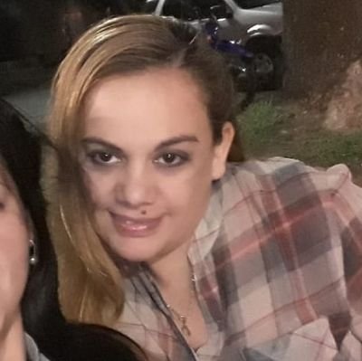 Eres ese reflejo que quiero mirar tiene la vida que me hace falta para continuar..