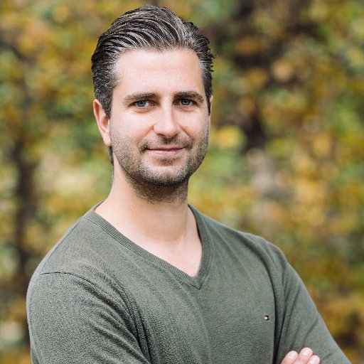 Autor, Youtuber
🔗 Folge mir um auf dem Laufenden zu bleiben - meine Social Media Profile/Kanäle: https://t.co/FwAmbbDIxb