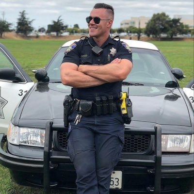 Father of two 🐶🐶 Former professional athlete ⚾️  Live PD 👮🏻‍♂️ #CaptainAmerica #SalinasPD #LivePD IG: @tpro11