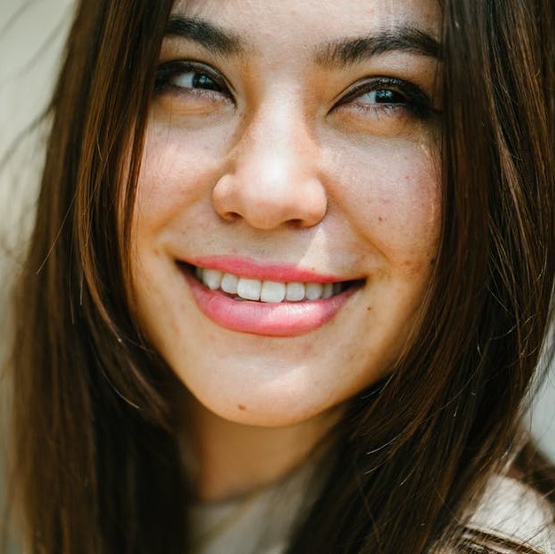 AnnaSlade7's profile picture. My autobiography is this mess of pics.