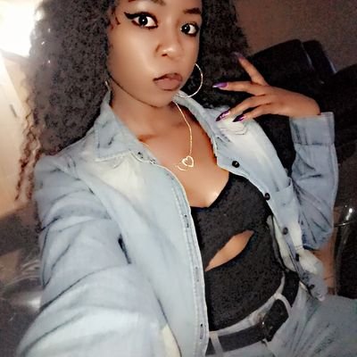 Teddybae10's profile picture. I'm short and skinny😁✨
Smart AsF😋