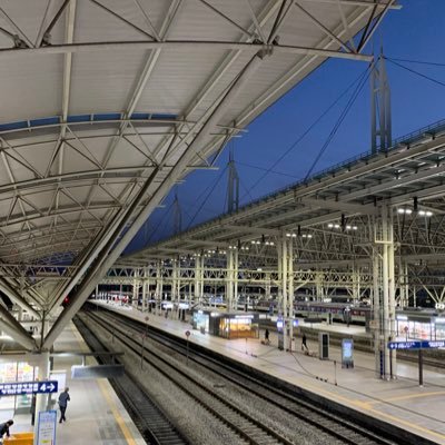 Qwagimoto's profile picture. 당신 생각을 켜 놓은채 잠이 듭니다. (함민복)