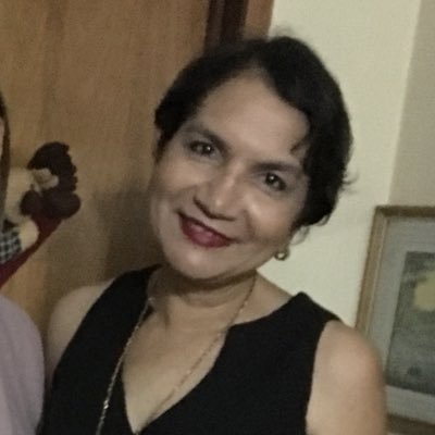 Venezolana, administradora, pienso que la pobreza está en la mente de las personas, soy una soñadora que cree en el poder del amor.