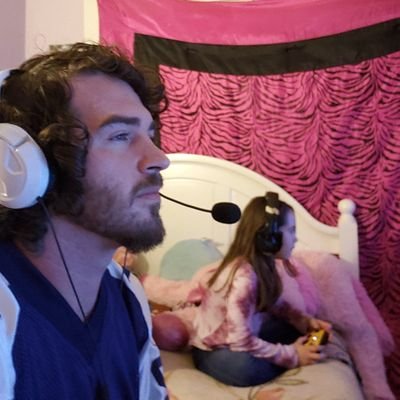 Im Tommy Lee. Single Dad. Gamer. I stream everyday at 8pm.  Hit the follow come by twitch and join the crew. welcome to the fam!!