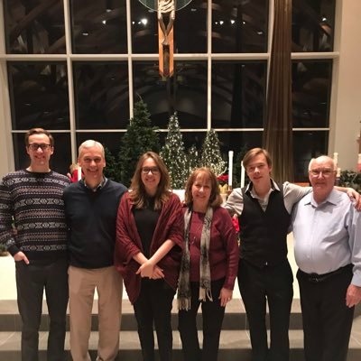 I'm a mom, wife, Liturgist, Podiatrist , Mom of a theater girl, sport journalist guy and chemistry boy....what a life!!