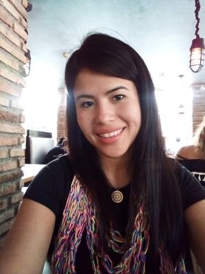 Venezolana 🇻🇪
Amante de los animales 🐕, la vegetación 🌱 y la solidaridad 🤝
De profesión Docente 👩🏫