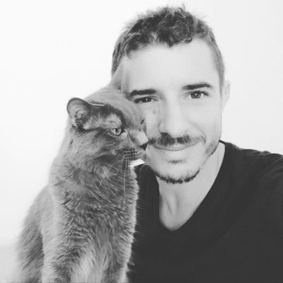 #Periodista - Cuento cosas en 📻 Onda Cero (@ocr_canarias) y en 💻 https://t.co/kLcAMVYKxF (@Deporpress)
📽️ Cine, series, 🛫 viajes, 🎮 videojuegos... y gatos 😺