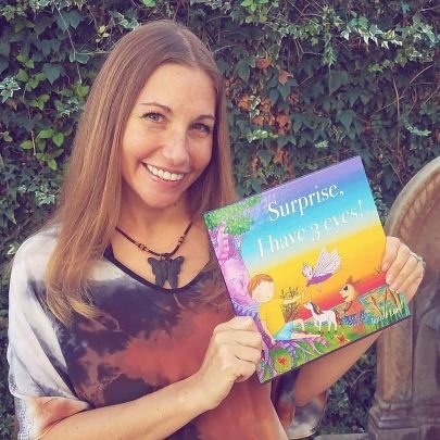 Bestselling author & illustrator of Surprise, I Have 3 Eyes! A children's book about awakening inner vision🌈