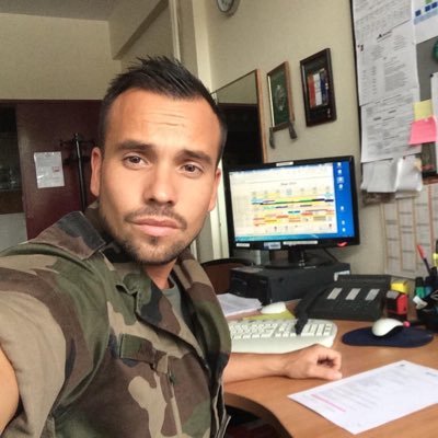Ben je suis un homme très attentionné je suis sincère, honnête, fidèle, et aussi très franc j'aime la franchise j'aimerais qu’on découvre mes caractères