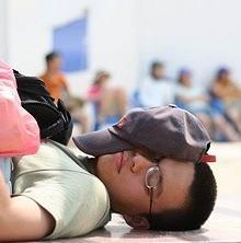 즐기려고 노력하고...
웃을려고 노력하는...
그런 사람