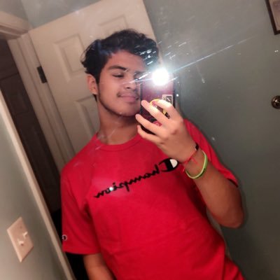 josueva03950695's profile picture. 