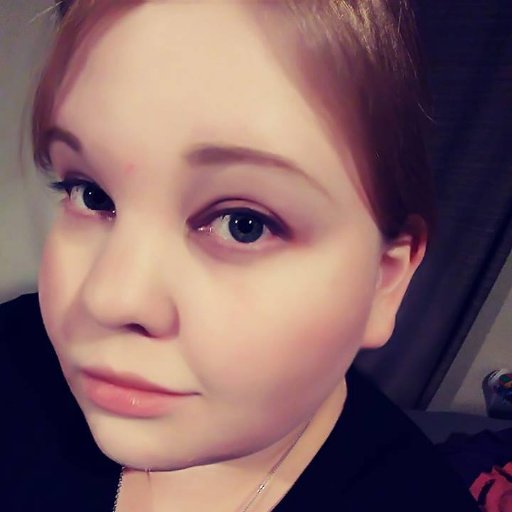 LindzeeGlee's profile picture. Sometimes I try and talk to my walls, they rarely respond.

(Retiring this account just cause its old AF. Come follow me at my new account: @igloolindsay)