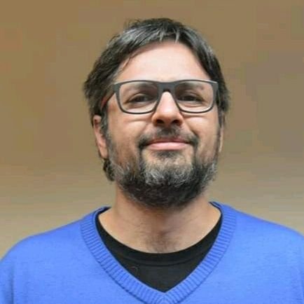 Doutorando em História pela UFRGS - Secretário-geral do PT Porto Alegre - Torcedor do Grêmio