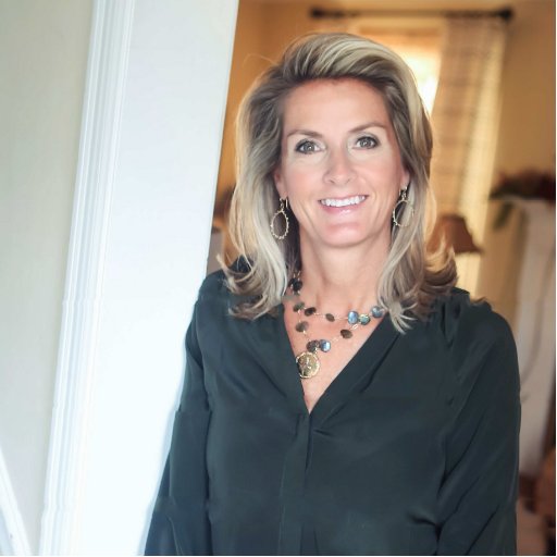 Gina is one of St. Louis' leading luxury real estate agents. With an undergraduate degree at Southern Methodist University and an MBA from Washington University