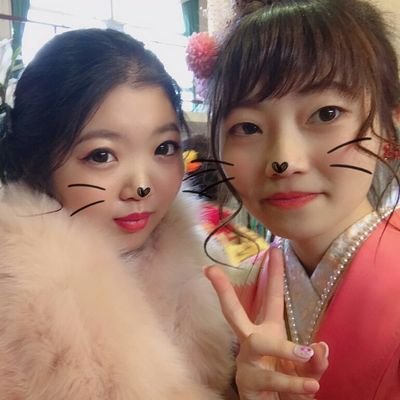 専門学生一年目です。 左側のやつです。
名古屋製菓の洋菓子科2A                                                         星野源ライブ行きたすぎる。                                     kinkiをよく聞く。