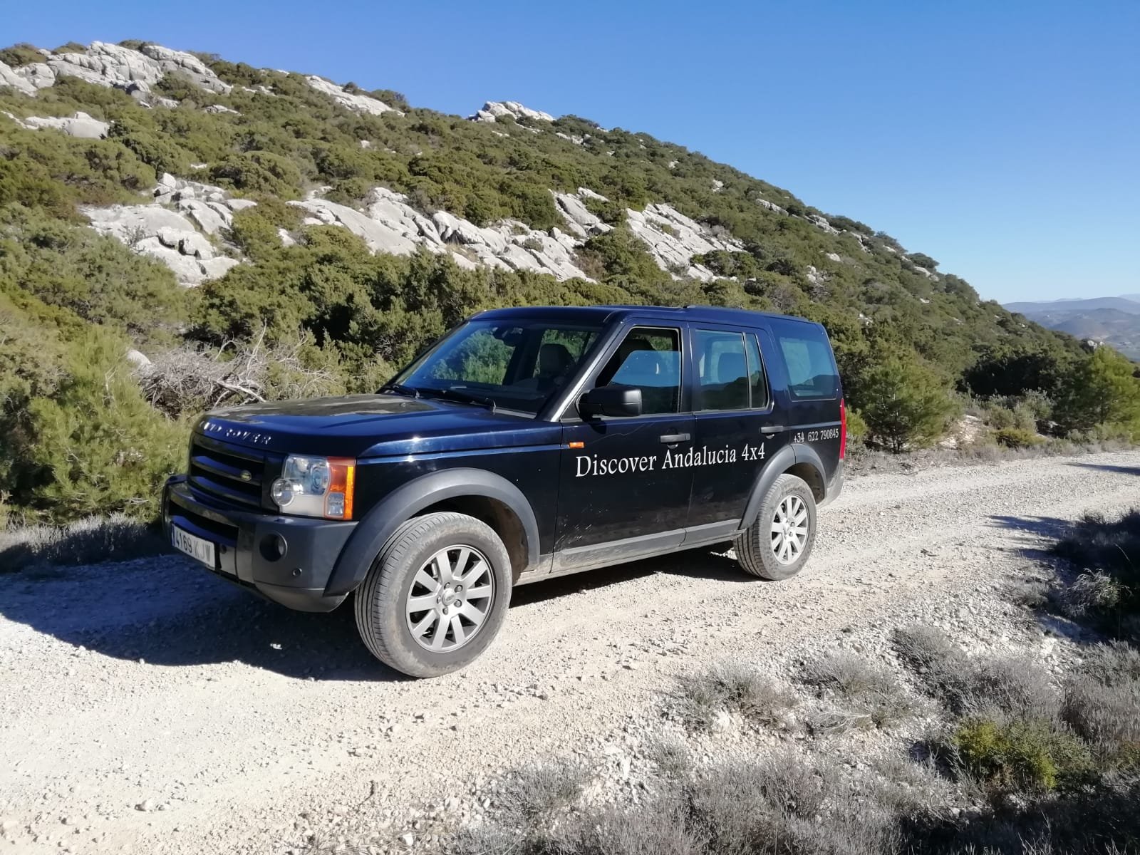We offer tours in and around the beautiful andalucian countryside, in our #luxury#landrover discovery, seating up to 6 passengers.