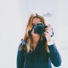 Comunicadora, amante de los coches y motos desde pequeñita. No dejes que otras personas piensen por ti. Sé tu misma, crea tu camino. #Periodismo #Emprender