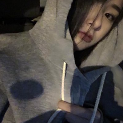 R_1642's profile picture. 