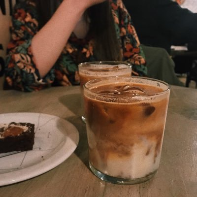 _hereshegrows's profile picture. 🌿🍄 she/her 🍄🌿