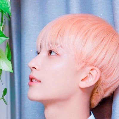 Loirt2's profile picture. 