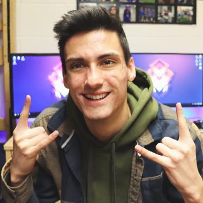 Owner of Team Uprise @upriseclann // Stream on Twitch Everyday! 8-11pm Central Time!
