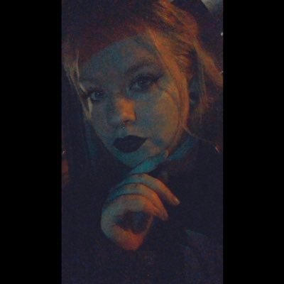 lanna_baaaybee's profile picture. dog mom / cool aunt / genre: romance